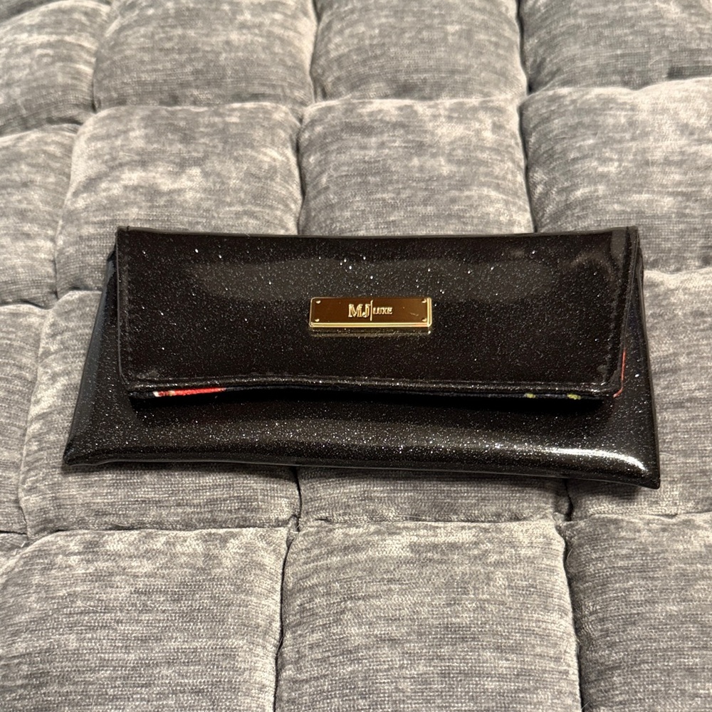 Makeup Junkie Black Glitter Sun glass case